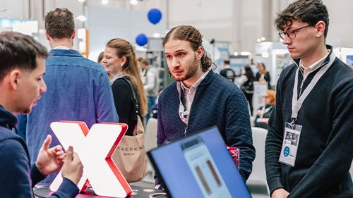 Aussteller und Besucher beim Networking auf der ZP Nord