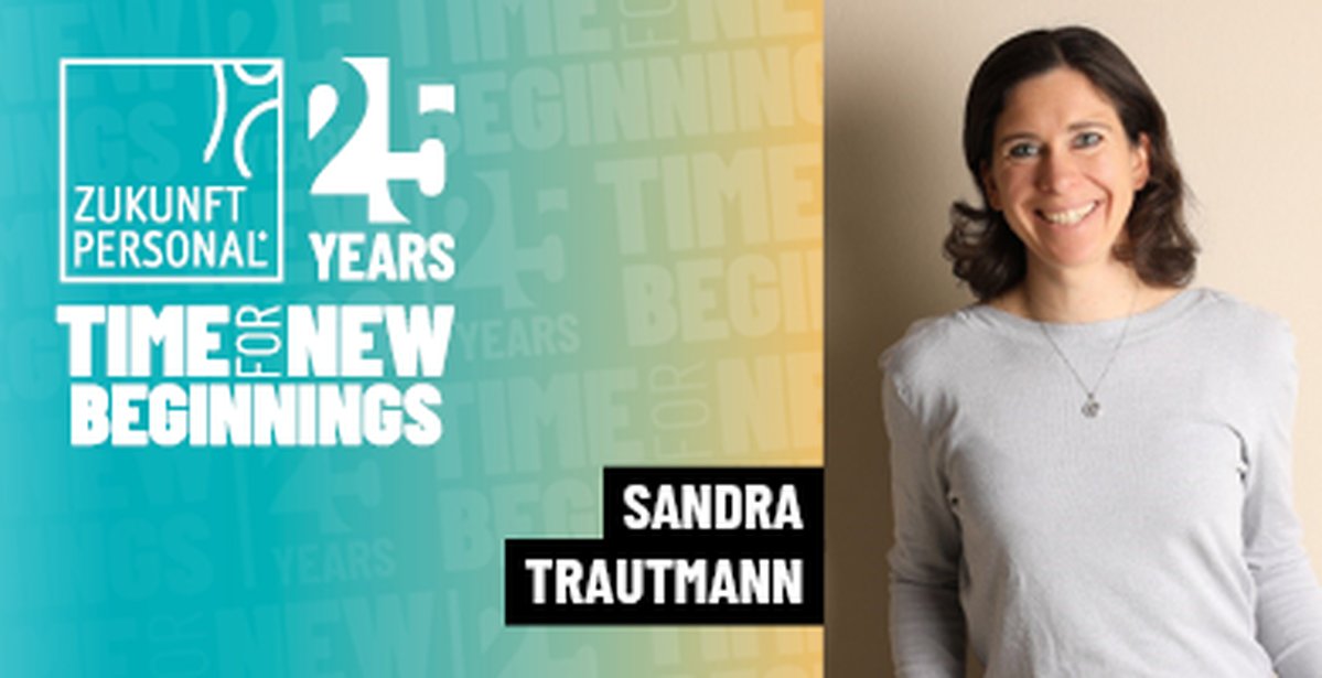 Auf der linken Seite ist der Slogan "Time for new Beginnings" mit dem 25 Jahre Jubiläums Logo zu sehen und rechts ist die Sandra Trautmann abgebildet