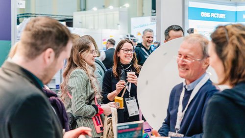 Aussteller und Besucher beim Networking auf der ZP Nord