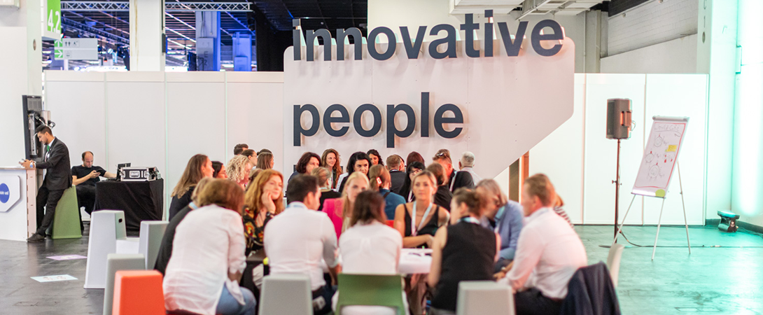 Viele Menschen bei einem Workshop im Innovative People Lab auf der ZP Europe 2023